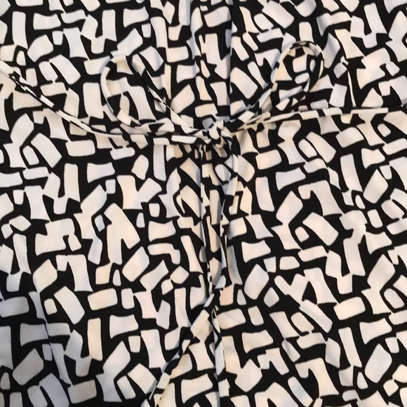 White and Black Patterned Short-sleeve Dress Shirt - Picture 6 of 6
